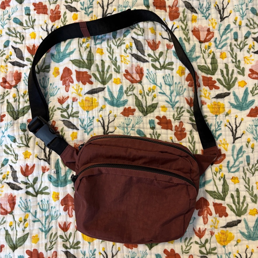 BAGGU Fanny Pack in Mahogany